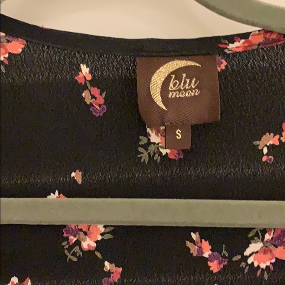 Black flower print romper - Picture 2 of 3